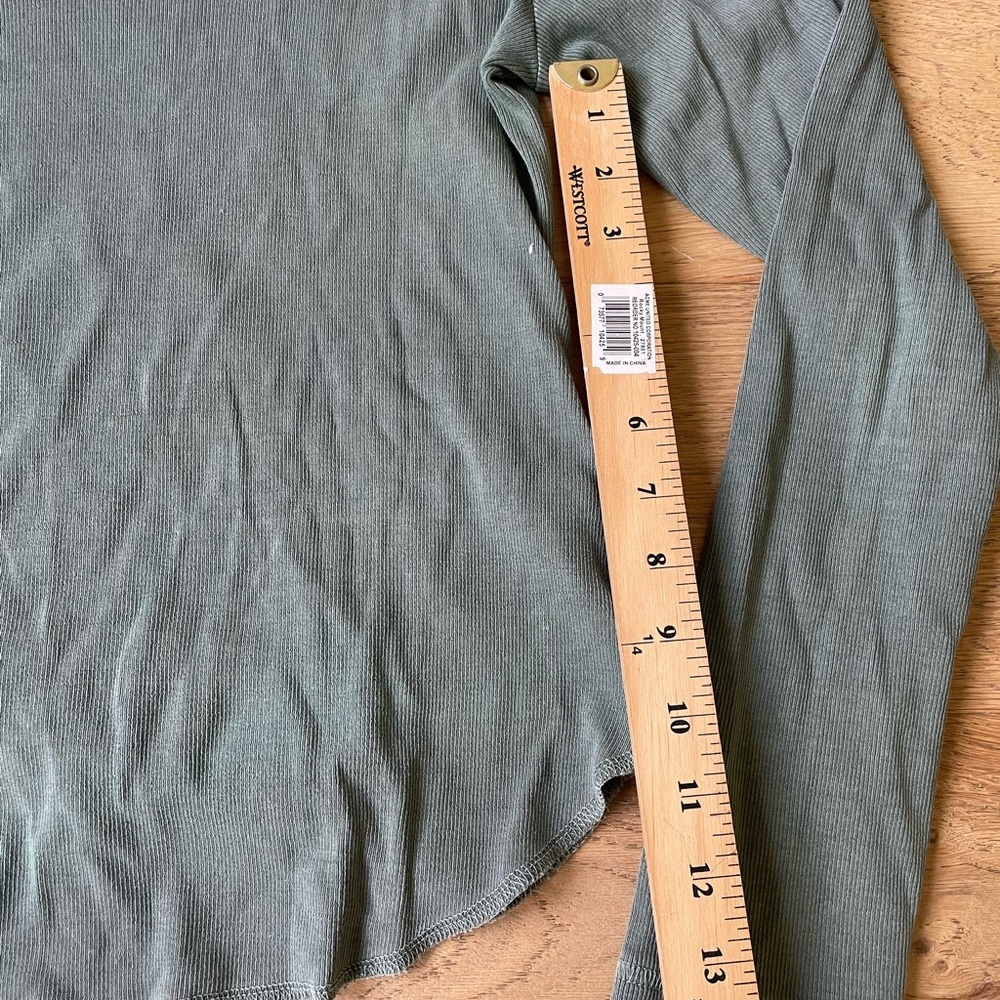 Old Navy Olive Green Long Sleeve Tee - Picture 3 of 5